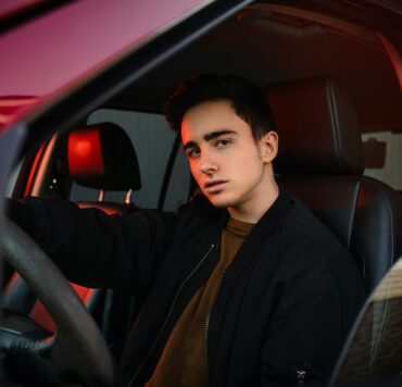 Jeune de 17 ans passant le permis de conduire